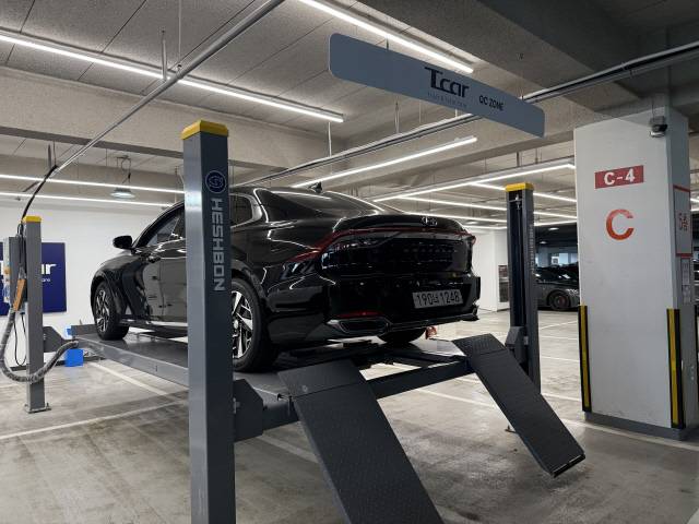 경기도 부천 매매센터에서 중고차 소매 판매를 위해 입고된 차량이 상품화 과정을 거치고 있다. 임주희 기자