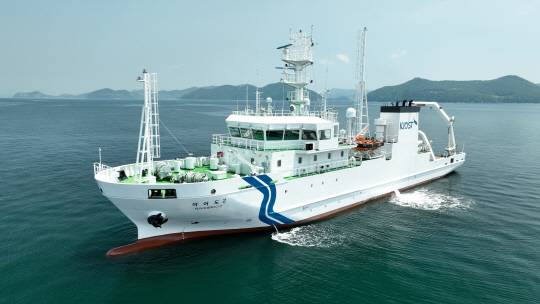 20일 한국해양과학기술원 남해연구소에서 취항식을 가진 '이어도2호' 모습. 해양과기원 제공