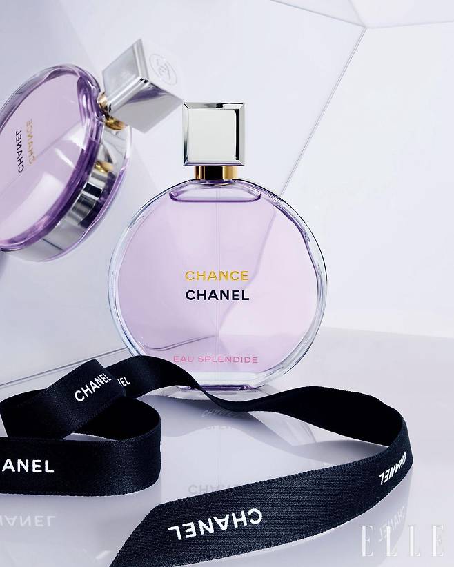 눈부시게 빛나는 향으로 누구에게든 행복한 미소를 안겨주는 샹스 오 스플렌디드, 50ml 20만6천원, 100ml 28만4천원, Chanel.