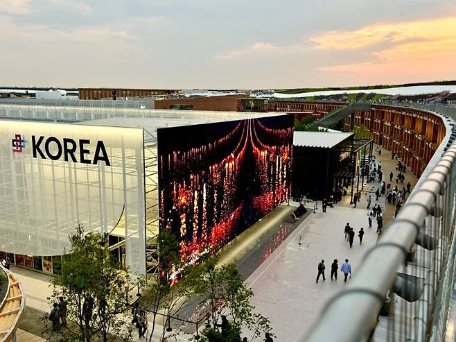 오사카 엑스포 한국관 대형 미디어월에 상영되고 있는 한국관광 홍보 영상. 한국관광공사 제공