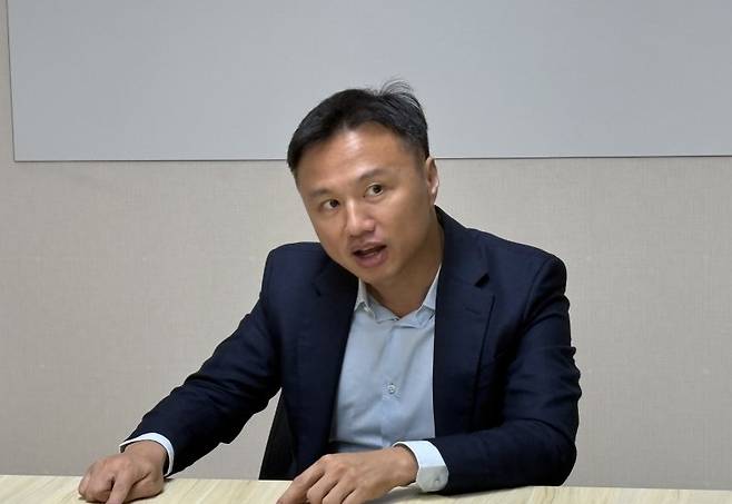 "초경량 AI 노트북으로 韓시장 조준… AS 서비스센