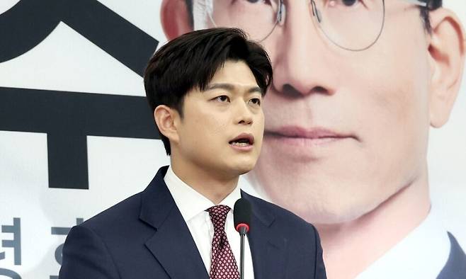 김용태 국민의힘 비대위원장이 15일 오후 국회에서 기자간담회를 하고 있다. 윤운식 선임기자 yws@hani.co.kr