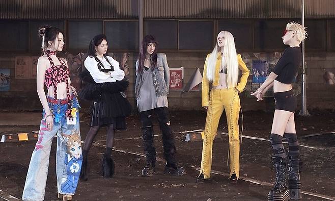 미니 8집 앨범 ‘위 아’를 발표한 그룹 ‘아이들’. 슈화(왼쪽부터), 미연, 민니, 우기, 소연. 큐브엔터테인먼트 제공