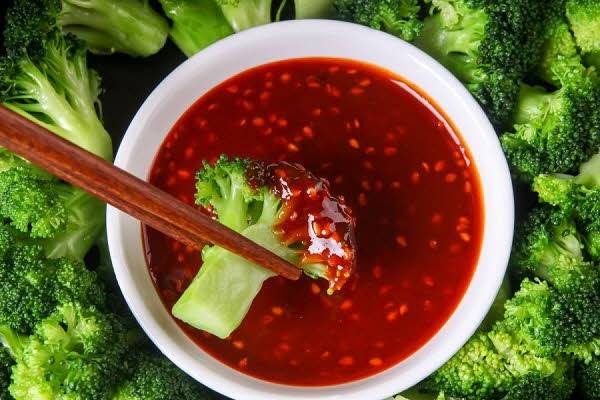 브로콜리는 물에 1분 이상 끓이면 항암 효과를 내는 설포라판이 소실돼 쪄서 먹는 것이 좋다./사진=클립아트코리아