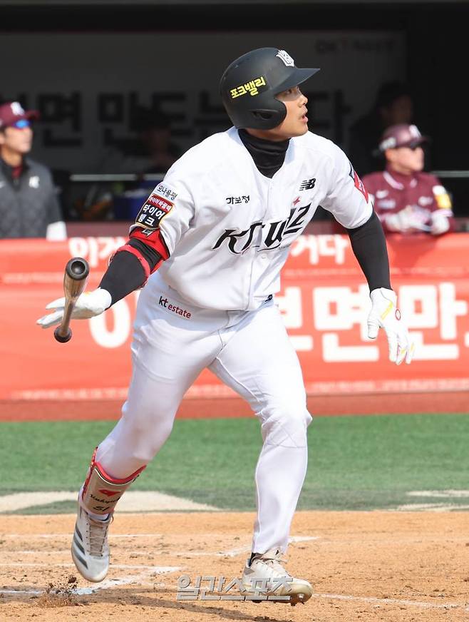 10일 오후 수원 KT위즈파크에서 열린 2025 프로야구 시범경기 키움과 KT 경기. KT 장진혁이 6회 힘차게 스윙하고있다. 중견수 플라이아웃. 수원=정시종 기자 capa@edaily.co.kr /2025.03.10.