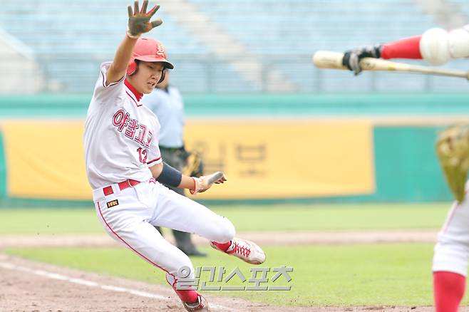 2012년 8월에 열린 제46회 대통령배 고교야구에 출전한 당시 야탑고 소속 박효준. 박효준은 당시 큰 기대 속에 뉴욕 양키스와 계약하며 태평양을 건넜지만, 기대만큼 성장하지 못했다. 지난해 12월에는 병무청이 발표한 병역의무 기피자 명단에 포함됐다. IS 포토