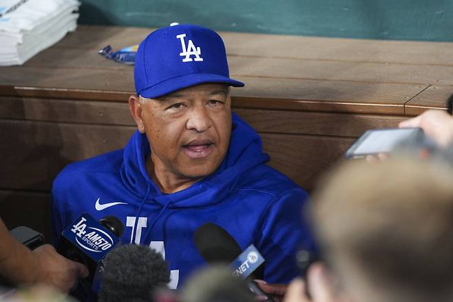 <yonhap photo-2530="">데이브 로버츠 LA 다저스 감독. [AP=연합뉴스]</yonhap>