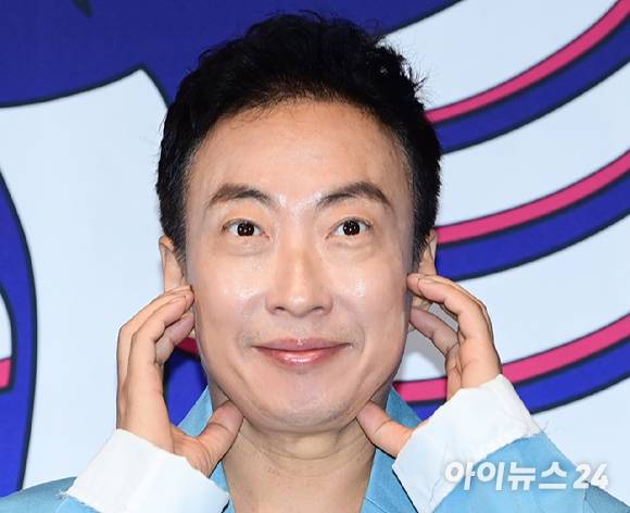 개그맨 박명수가 지난 9월 서울 구로구 라마다 호텔에서 열린 JTBC 신규 예능 '극한투어' 제작발표회에 참석하고 있다. [사진=정소희 기자]