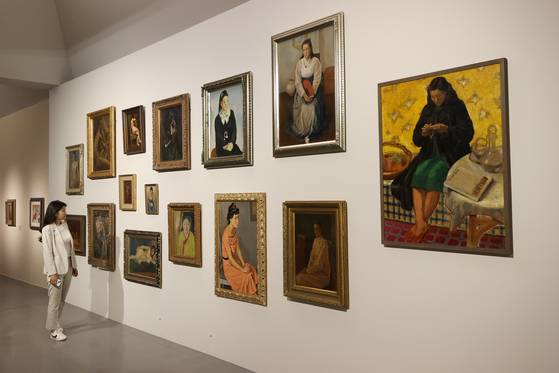 국립현대미술관 과천관의 소장품 상설전 ‘한국근현대미술’에서 근대미술가들의 초상화 섹션. 이건희 컬렉션이 포함되어 있다. [연합뉴스]