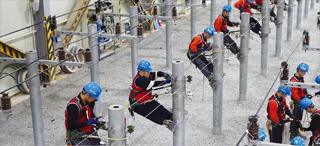 한국전기공사협회는 전기공사 인력 부족 문제를 해결하기 위해 인재 양성에도 힘쓰고 있다.