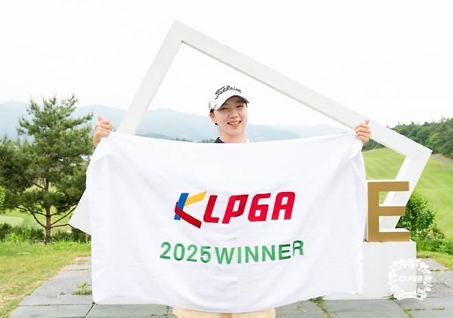 아마추어 강민진(19)이 점프투어 첫 출전 대회에서 우승을 차지했다. KLPGA
