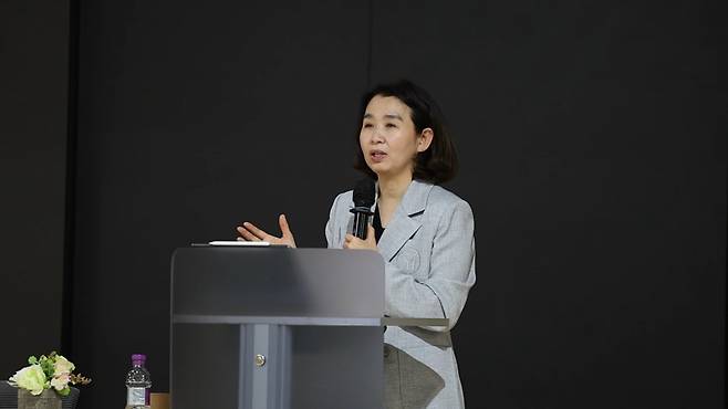 최주혜 교수가 20일 경기도 용인 인재개발원에서 '목회자 자녀로서 경험하는 정체성을 통한 자녀 돌봄'을 주제로 강연하고 있다. 종교교회 제공