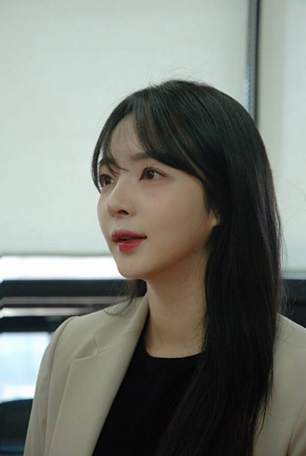 ▲YG 연습생, 아이돌 '단발머리' 전 멤버, 143엔터테인먼트 A&R 기획팀장 등을 거쳐 현재는 문화연구자의 길을 걷고 있는 허유정씨. 사진=정철운 기자.