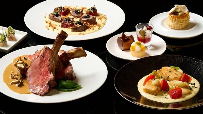 롯데호텔앤리조트가 외국인 셰프와 협업해 6월 한달 뷔페 레스토랑에서 특선 메뉴를 선보인다. / 사진=롯데호텔앤리조트