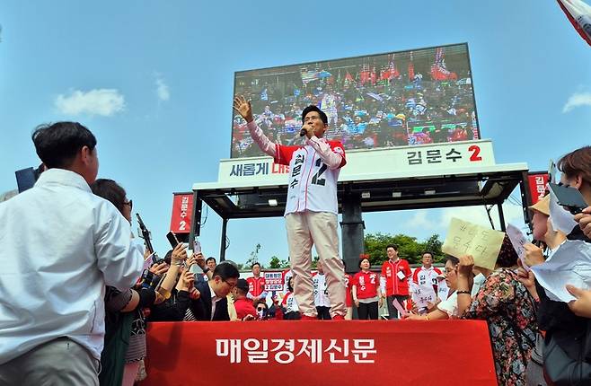 김문수 국민의힘 대선후보가 20일 오후 서울 서초구 반포동 고속터미널역 인근에서 연설하는 모습. [이상현 기자]