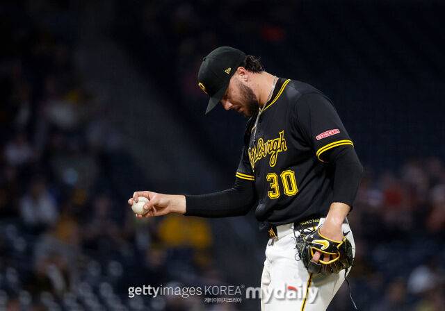 팀 타선의 도움을 받지 못해 최근 4경기 3패를 기록중인 폴 스킨스. /게티이미지코리아
