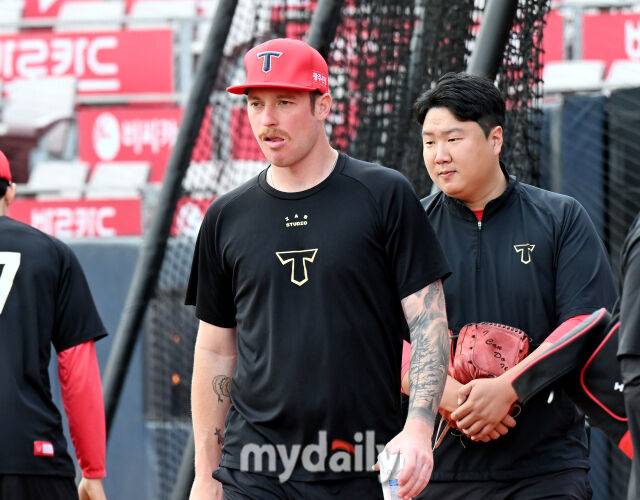 경기전 훈련에 나서는 올러