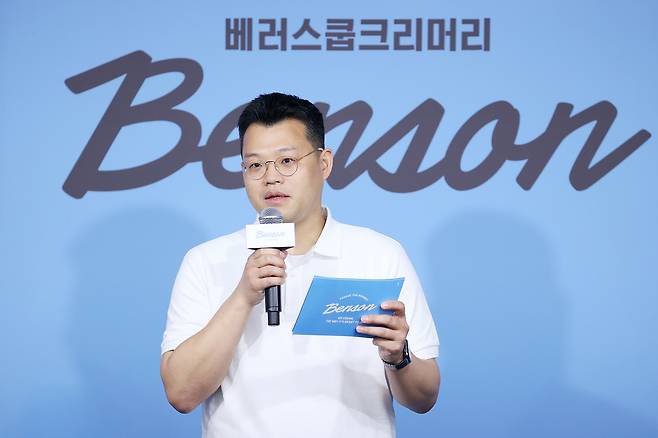 오민우 베러스쿱크리머리 대표이사가 19일 오전 서울 강남구 벤슨 압구정 1호점에서 브랜드를 소개하고 있다.  [연합]