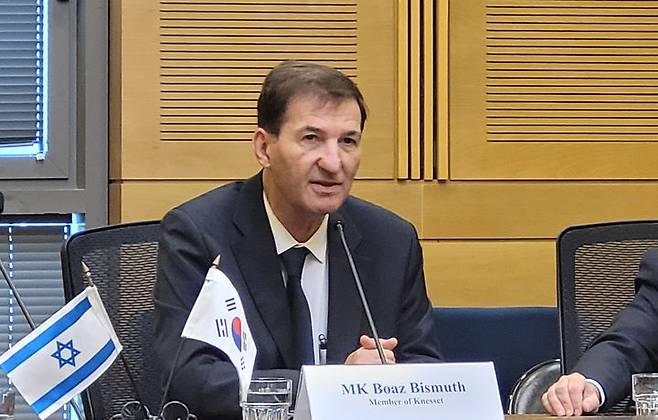 [예루살렘=뉴시스]김난영 기자 = 이스라엘 여당 리쿠드당 소속 보아즈 비스무트 의원이 20일(현지 시간) 예루살렘 소재 크네세트(의회)에서 한국 기자단을 만나 발언하고 있다. 2025.05.20. *재판매 및 DB 금지