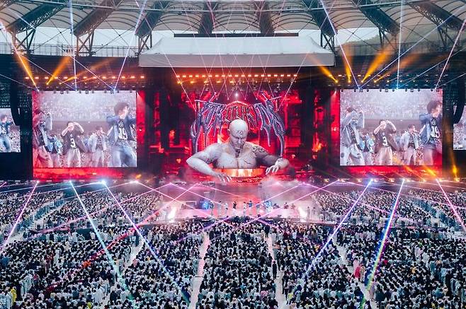 [서울=뉴시스] 그룹 ' 스트레이 키즈'가 지난 10~11일과 17~18일 일본 시즈오카 스타디움 에코파에서 월드투어 '도미네이트'(dominATE) 일환 4회 단독 콘서트를 개최했다. (사진=JYP엔터테인먼트 제공) 2025.05.20 photo@newsis.com *재판매 및 DB 금지