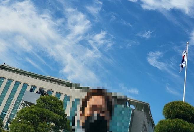 2022년 5월 10일, 세계법왕일붕문도중앙회 네이버 밴드에 올라온 게시물. 신원 미상의 인물이 국회의사당에서 진행된 대통령 취임식 현장을 촬영해 회원들과 공유했다. 