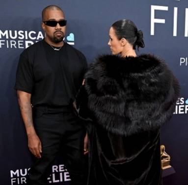 2025 그래미어워즈에 참석한 칸예 웨스트와 아내 비앙카. 게티이미지뱅크