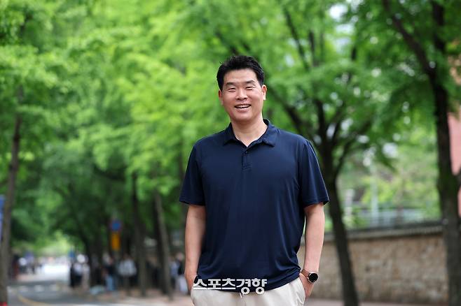 프로농구 LG의 창단 첫 우승 이끈 조상현 감독이 20일 인터뷰에 앞서 포즈를 취하고 있다. 2025.5.20. 정지윤 선임기자