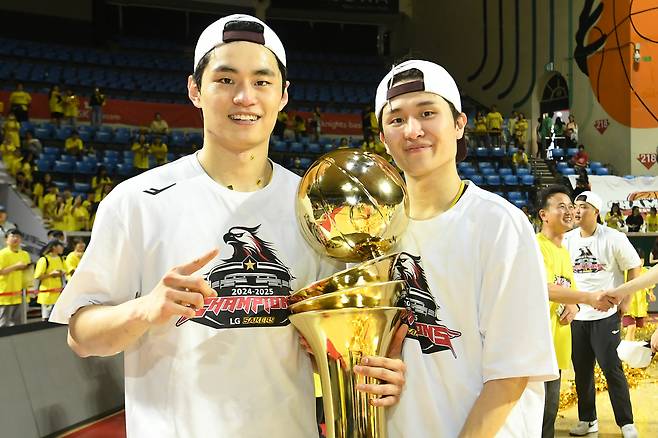 유기상과 양준석. KBL 제공