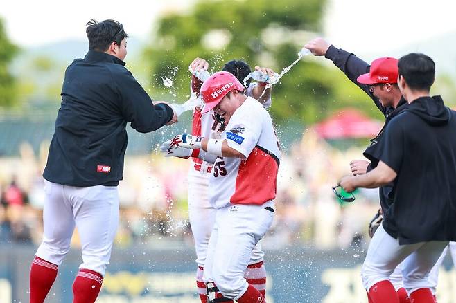 ▲ 18일 광주 두산전에서 백업 선수들의 맹활약에 힘입어 끝내기 승리를 잡아낸 KIA ⓒKIA타이거즈