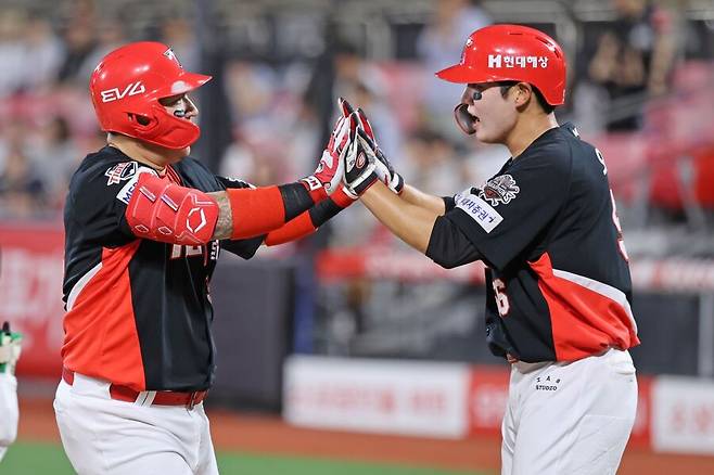 ▲ 장타를 폭발하며 나란히 활약한 최형우(왼쪽)와 오선우 ⓒKIA타이거즈