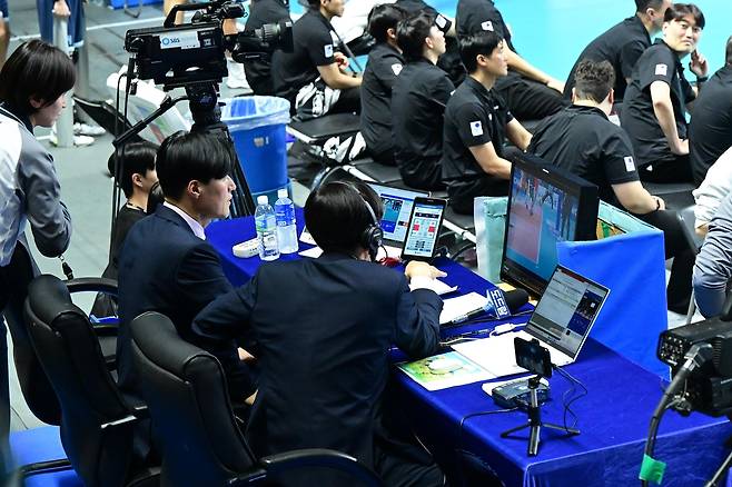 프로배구 비디오 판독 장면  [한국배구연맹 제공. 재판매 및 DB 금지]
