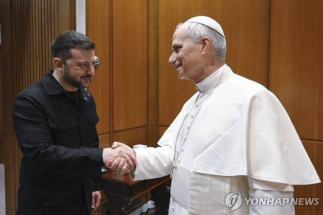 레오 14세 교황과 만난 젤렌스키 대통령 [EPA 연합뉴스 자료사진. 재판매 및 DB 금지]