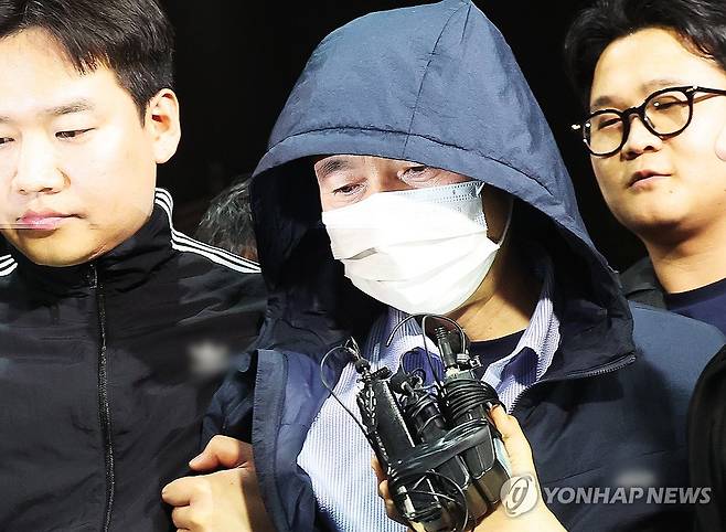 시흥 흉기사건 용의자 시흥경찰서로 압송 [촬영 홍기원]