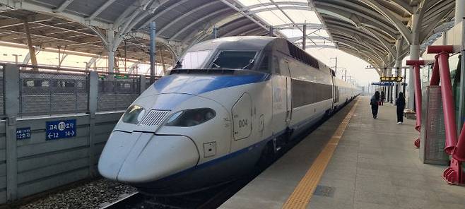 오송역 KTX 정차 모습. 사진=이희택 기자.