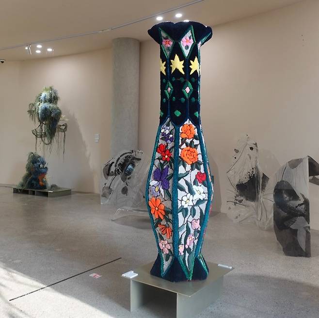 등억꽃향 전시장 모습.