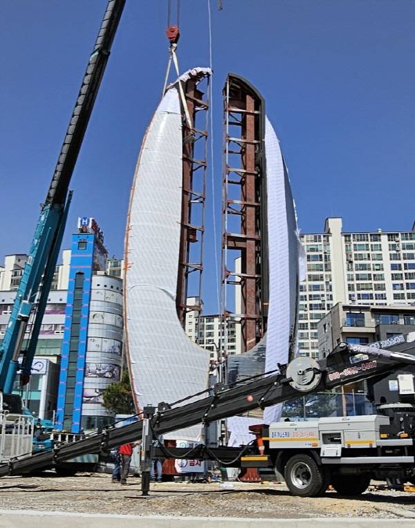 영일대 해수욕장 빛의 시계탑 조성 현장.