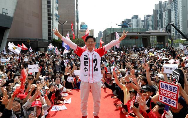 김문수 국민의힘 대선 후보가 선거 유세활동을 하고 있다.