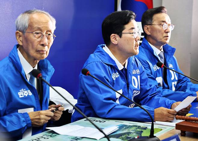 더불어민주당 상임총괄선대위원장인 박찬대 대표 직무대행 겸 원내대표가 21일 서울 여의도 당사에서 열린 중앙선거대책위원회의에서 발언하고 있다. (사진=연합뉴스)