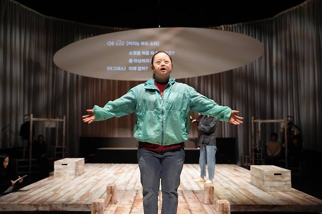 연극 ‘젤리피쉬’ 공연 장면(사진=모두예술극장)