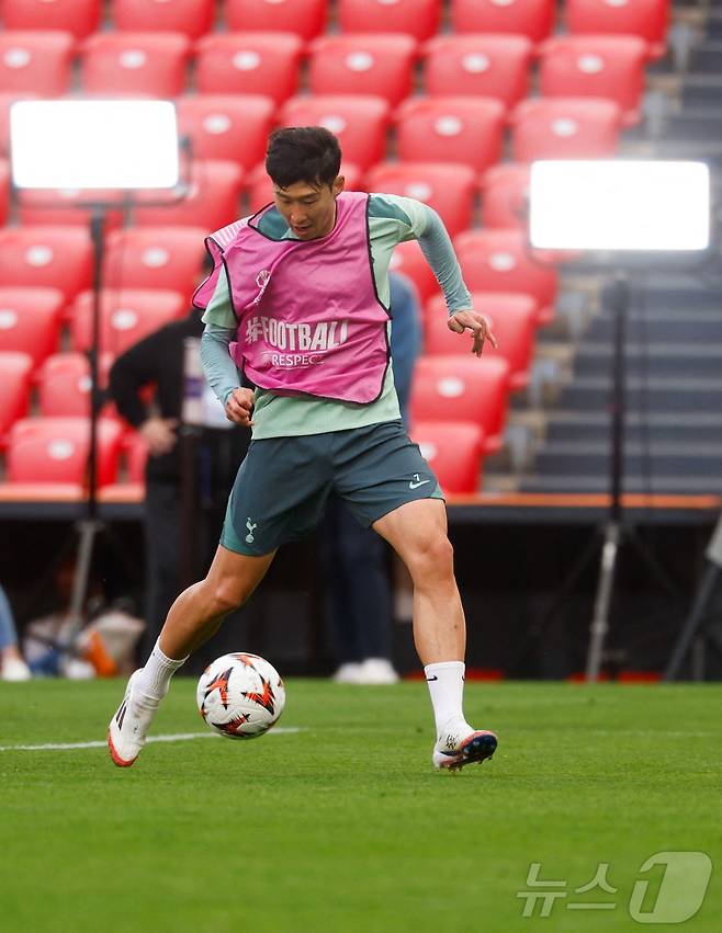유로파리그 결승을 앞두고 훈련 중인 손흥민.ⓒ AFP=뉴스1