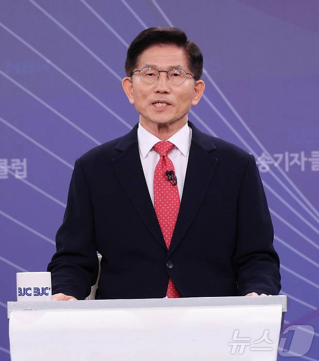 21일 국민의힘 김문수 대통령 후보가 경기도 고양 MBN 미디어센터에서 열린 한국방송기자클럽 대선 후보 초청 토론회에서 발언하고 있다. 2025.5.21/뉴스1 ⓒ News1 국회사진취재단