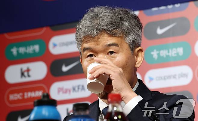 대한축구협회 제55대 집행부 김승희 전무이사가 21일 서울 종로구 축구회관에서 열린 기자간담회에서 발언을 하고 있다. 2025.5.21/뉴스1 ⓒ News1 김명섭 기자