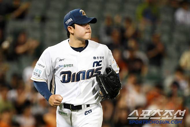 프로 데뷔 첫 6이닝을 소화한 NC 목지훈은 아쉬운 마음에 입술을 꽉 물었다.