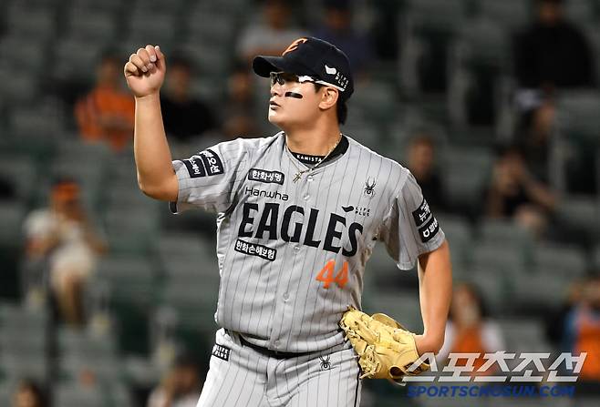 선발 문동주 157km 강속구에 이어 158km 강속구로 경기를 마무리 지은 김서현.