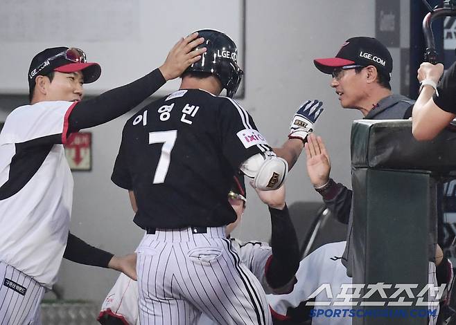 21일 부산 사직야구장에서 열린 KBO리그 롯데와 LG의 경기. 2회 솔로홈런을 날린 LG 이영빈. 부산=송정헌 기자songs@sportschosun.com/2025.05.21/