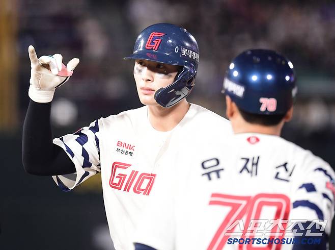 21일 부산 사직야구장에서 열린 KBO리그 롯데와 LG의 경기. 4회 안타 날린 윤동희. 부산=송정헌 기자songs@sportschosun.com/2025.05.21/