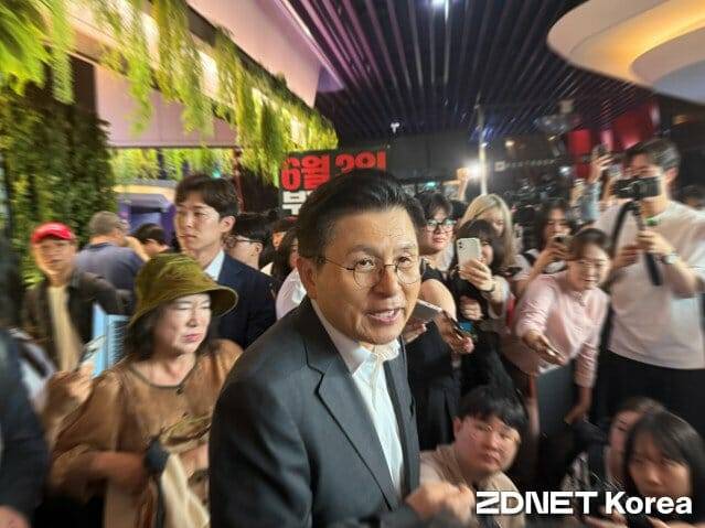 영화를 감상하러 방문한 황교안 무소속 후보
