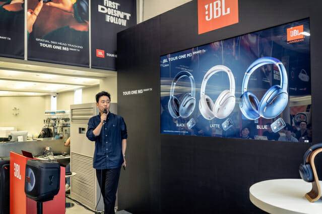 임상우 하만 인터내셔널 코리아 임상우 프로가 21일 서울 성동구 성수동에 위치한 큐레이션 쇼룸 이구성수에서 열린 JBL 신제품 발표 및 체험 행사에서 제품을 소개하고 있다. (사진=하만인터내셔널코리아)