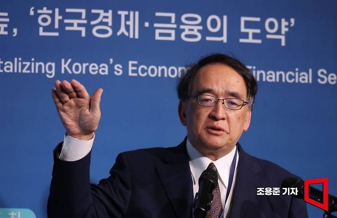 기우치 다카히데 노무라종합연구소 수석 이코노미스트가 21일 서울 중구 웨스턴조선호텔에서 열린 '2025 아시아금융포럼(Asisn Financial Forum 2025)'에 참석, '트럼프 관세와 세계 및 일본경제' 란 주제로 기조연설을 하고 있다. 2025.5.21 조용준 기자