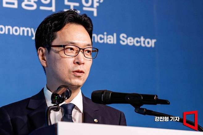 이재원 한국은행 경제연구원장이 21일 서울 중구 웨스틴 조선 서울에서 아시아경제 주최로 열린 '2025 아시아금융포럼'에 참석해 '한국 경제 성장과 구조 개혁'을 주제로 특별강연을 하고 있다.